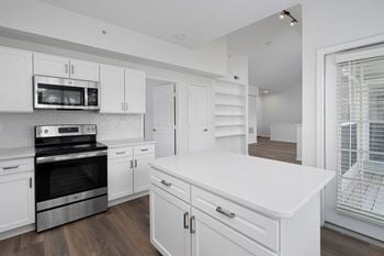 Spacious kitchen 